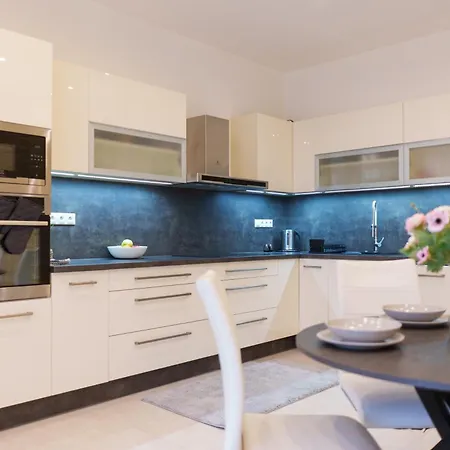 Luxury With Sauna - 185 M2 * コシツェ