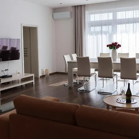 Luxury With Sauna - 185 M2 * コシツェ